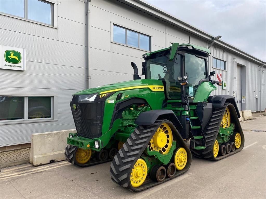 E-FARM: John Deere 8RX 410 - Trattore - id ZEGPWM5 - 230.304 € - Anno di costruzione: 2021 - Ore: 2.415,Potenza del motore: 410,Regno Unito