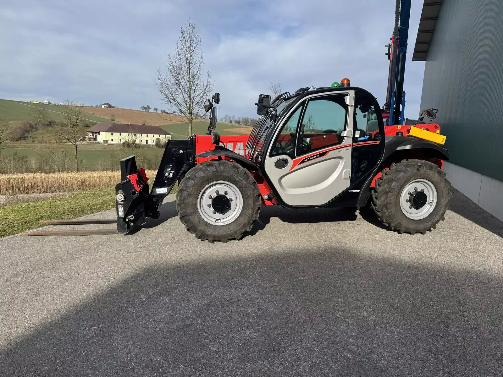 E-FARM: Manitou mt 930 h - Chargeur télescopique  - id 6G3RBSE - 71 500 € - Année: 2023 - Lecture du nombre d'heure: 230,Puissance du moteur (chevaux): 75,Autriche