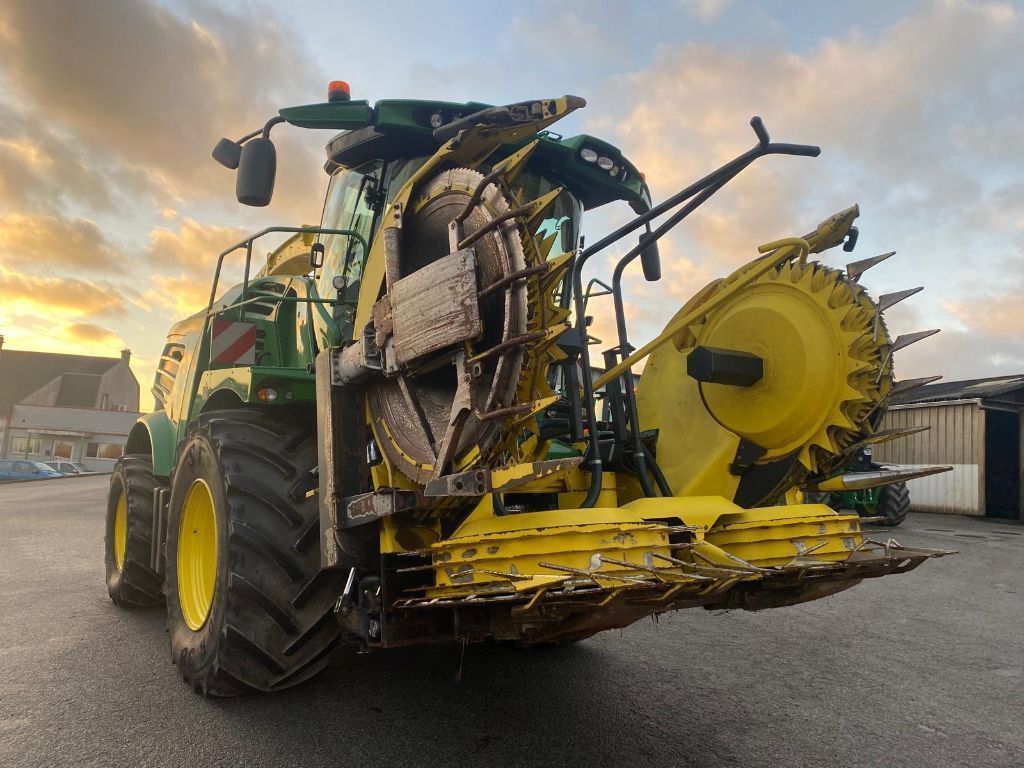John Deere 8400 Self propelled forage harvester €330,000