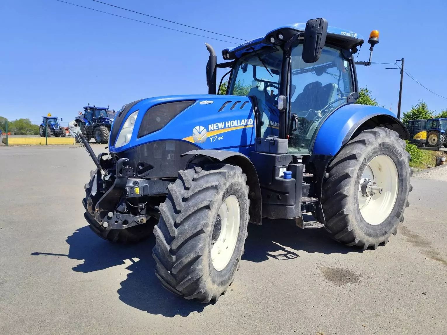 E-FARM: New Holland T7.190 - Tractor - id 3XTWCTQ - €74,500 - Year of construction: 2016 - Engine hours: 3,337,Engine power (HP): 165,France