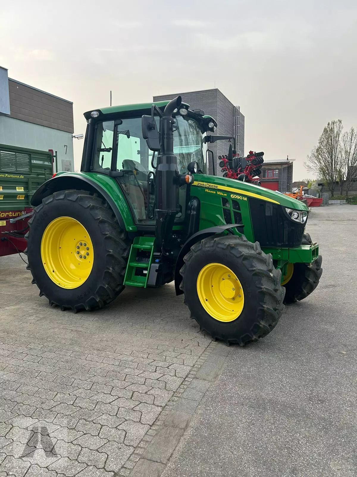 E-FARM: John Deere 6090 M - Tractor - id QQSAIL3 - 91.500 EUR - Anul: 2023 - Citeste ore: 10,Muterea motorului: 90,Germania