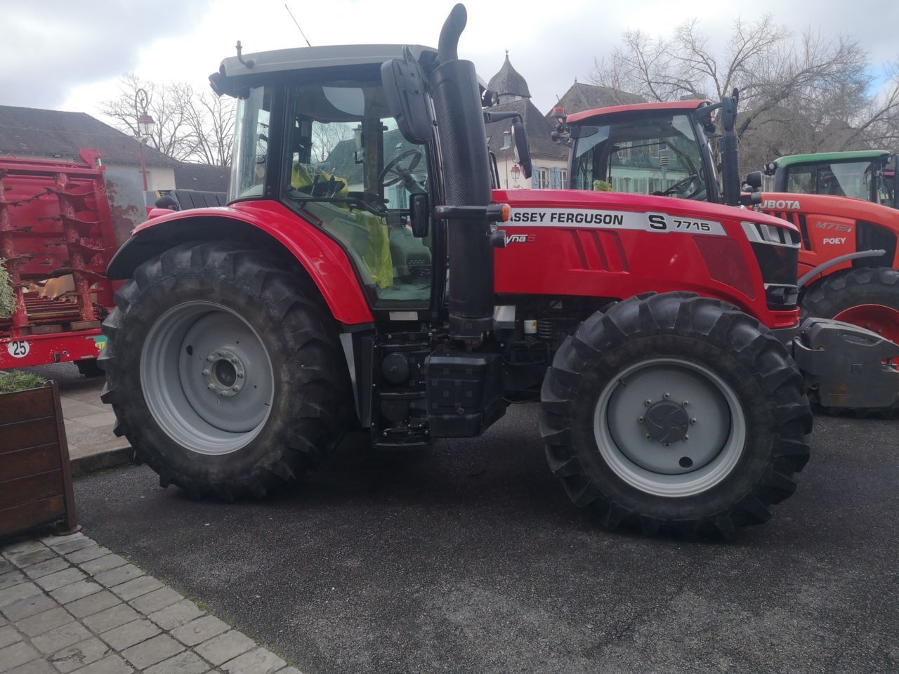 E-FARM: Massey Ferguson 7715S - Tracteur - id SNMKGBV - Année: 2019 - Lecture du nombre d'heure: 1 494,Puissance du moteur (chevaux): 150,France