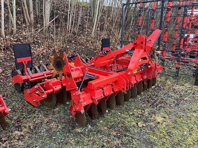 E-FARM: Kverneland qualidisc farmer 3001 - Rastra de discos y disco compacto - id FWCBPEK - 17.900 € - Año: 2023 - Alemania
