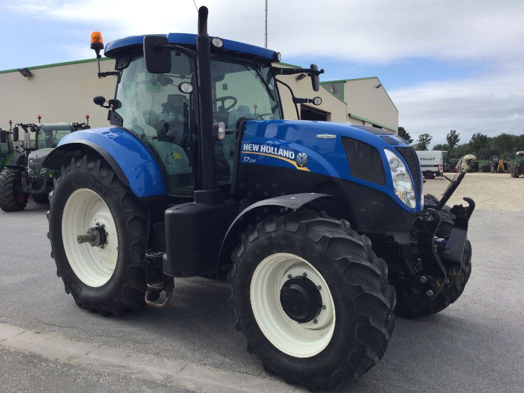 E-FARM: New Holland T7.210 - Tractor - id WKWCUDE - €62,000 - Year of construction: 2013 - Engine hours: 4,300,Engine power (HP): 165,France