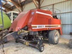 E-FARM: New Holland 4860s - Presas - id W7JKIQK - 6 000 € - Gamybos metai: 1995 - Bendras pagamintų ryšulių skaičius: 80 000,Prancūzija