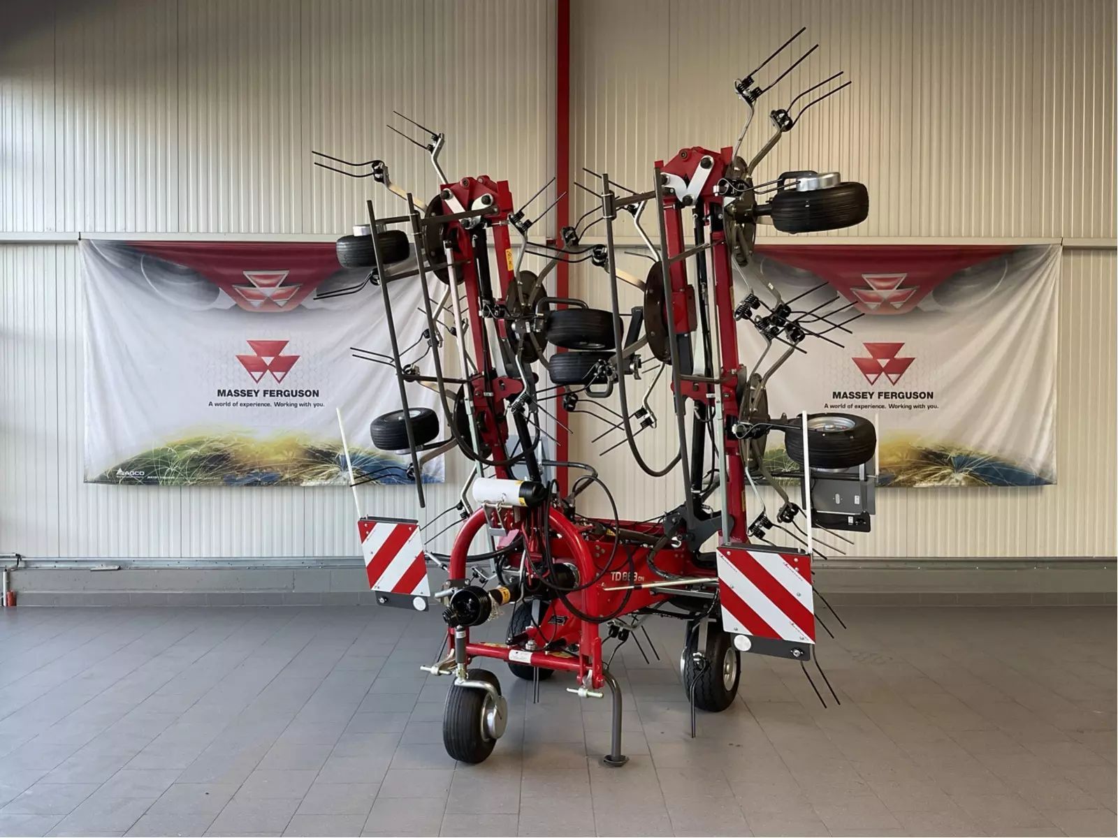 E-FARM: Massey Ferguson TD868 DN - Tedder - id 3GMPPTE - Year of construction: 2024 - Germany