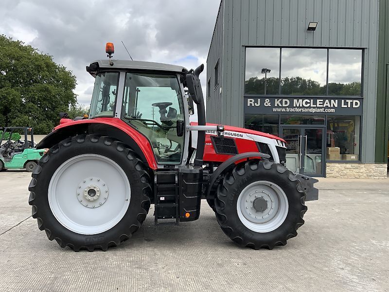 E-FARM: Massey Ferguson 6S.145 - Tractor - id MSKKNEX - €84,803 - Year of construction: 2023 - Engine hours: 147,United Kingdom