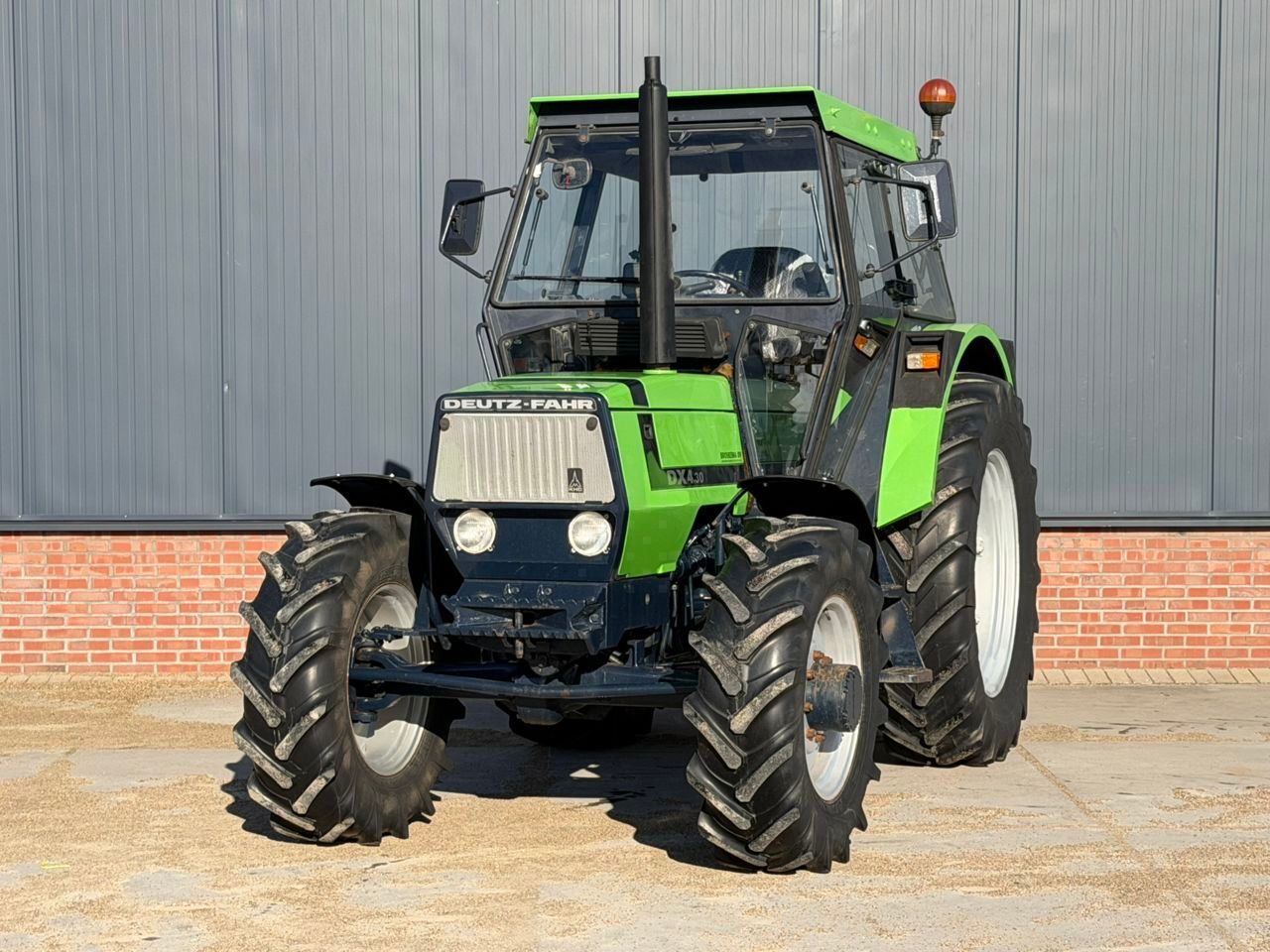 Deutz-Fahr DX 4.30 Traktor 18 000 €
