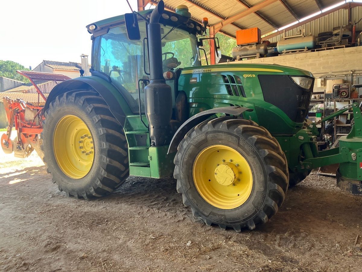 John Deere 6195 R Tractor €85,000