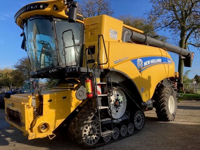 New Holland CR 8.90 Tracks Kombajn zbożowy