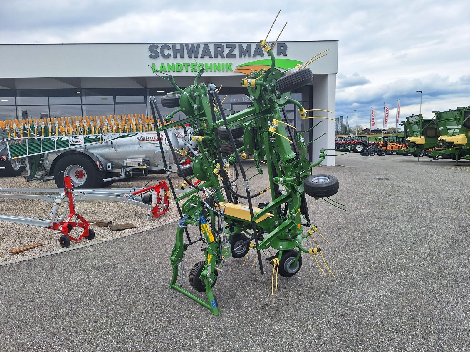 Krone Vendro 820 Highland Tedder