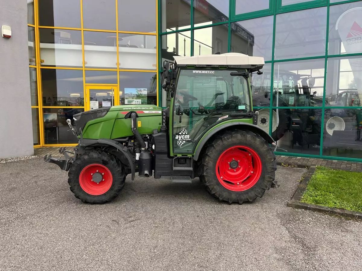 Fendt 211 F Vario Tractor 83.000 EUR