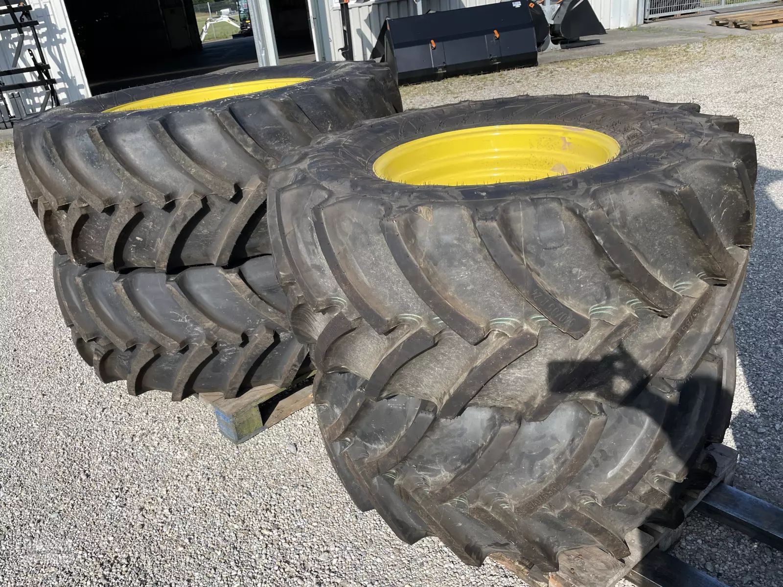 E-FARM: Mitas 540/65 r24 u. 600/65 r38 - Kerék és járószerkezet - id 7JB1U5S - 6975 EUR - Gyártási év: 2022 - Németország