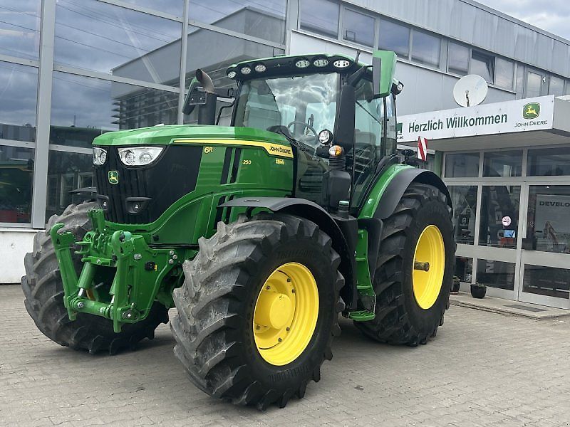 E-FARM: John Deere 6R 250 - Traktor - id QQ9JQW6 - 174.900 € - Produktionsår: 2023 - Motortimer: 1.403,Motoreffekt (HP): 250,Tyskland