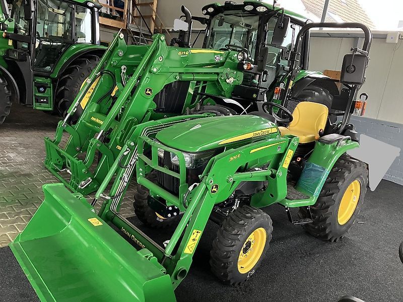 John Deere 300E Traktor 27.900 €