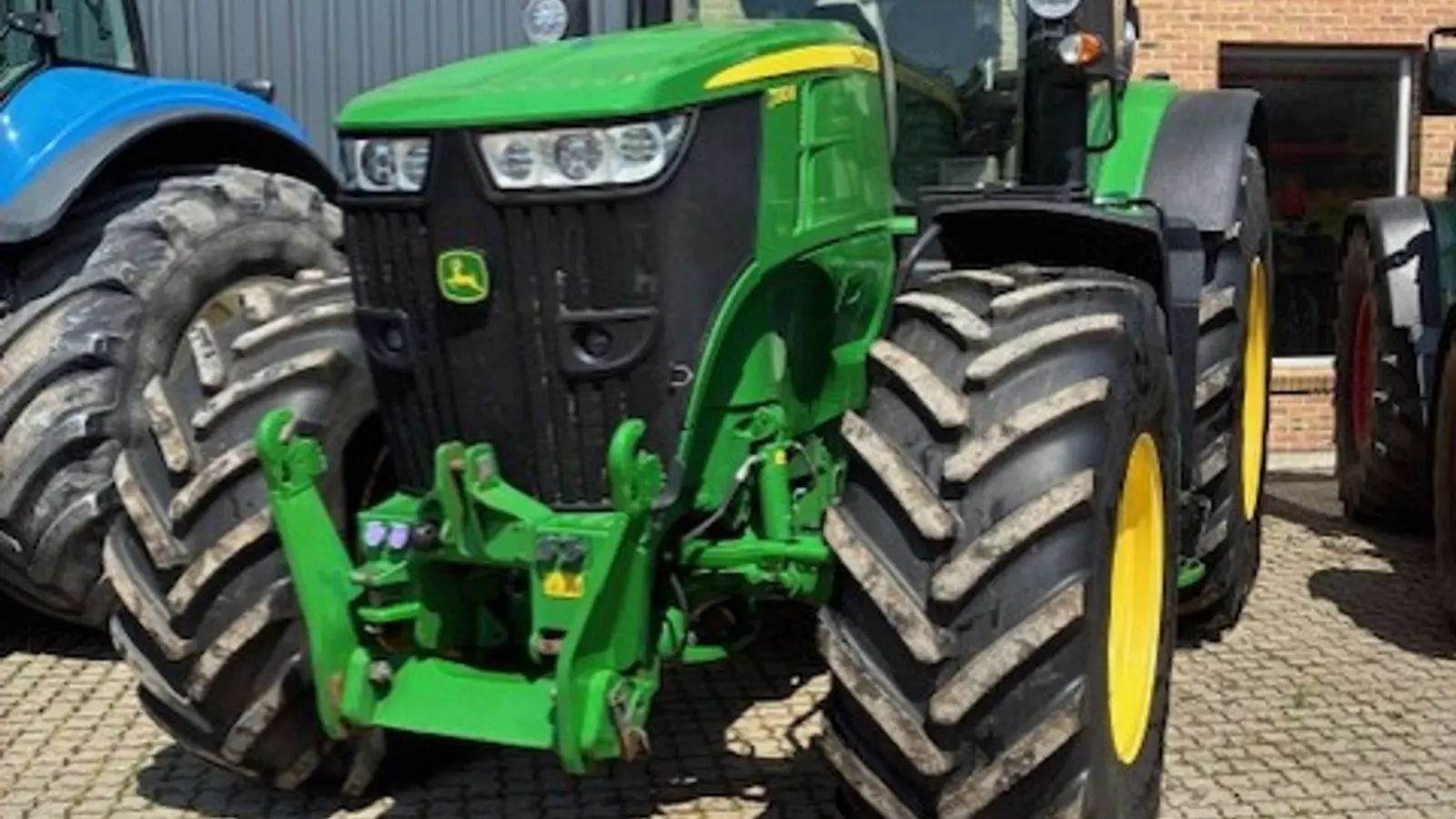 John Deere 7310 R Tractor €100,390