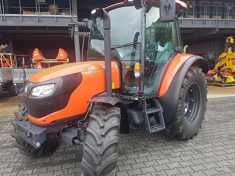 E-FARM: Kubota m4-073cab winterdienstpaket - Tractor - id CPPRNRB - 47.400 € - Año: 2024 - Horas: 1,Potencia del motor: 74,Alemania