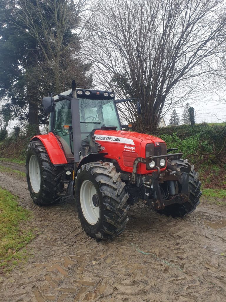 E-FARM: Massey Ferguson 6465 - Трактор - id FUVWMVP - 23 000 € - Година на построяване: 2006 - Работни часове на двигателя: 6600,Мощност на двигателя (HP): 120,Франция