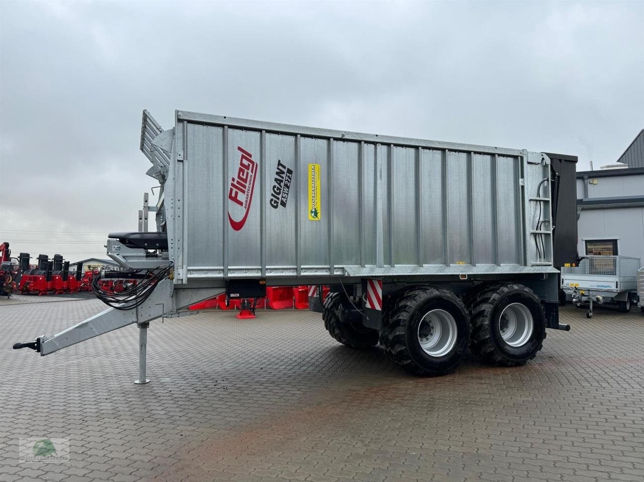 Fliegl gigant asw 271 compact fox tandem forage_transport €51,800