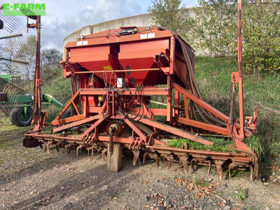 E-FARM: Kuhn Megant 450-32 - Drill - id JBTHA9E - €6,000 - Year of construction: 1999 - Germany