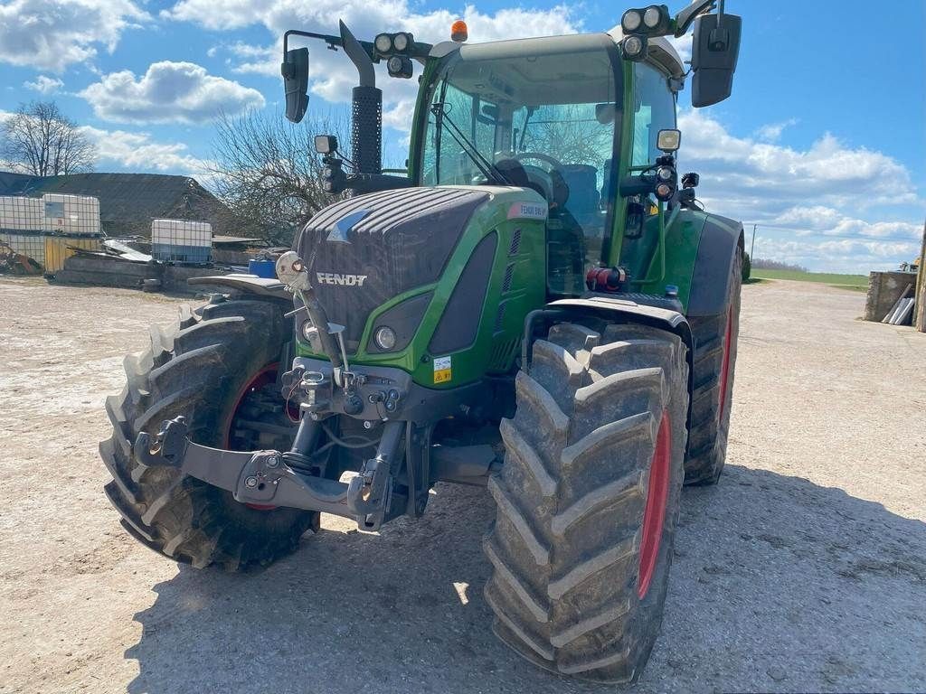 E-FARM: Fendt 516 Vario - Traktor - id FCMHSX3 - 112.000 € - Baujahr: 2022 - Abgelesene Motorstunden: 809,Motorleistung (PS): 163,Litauen