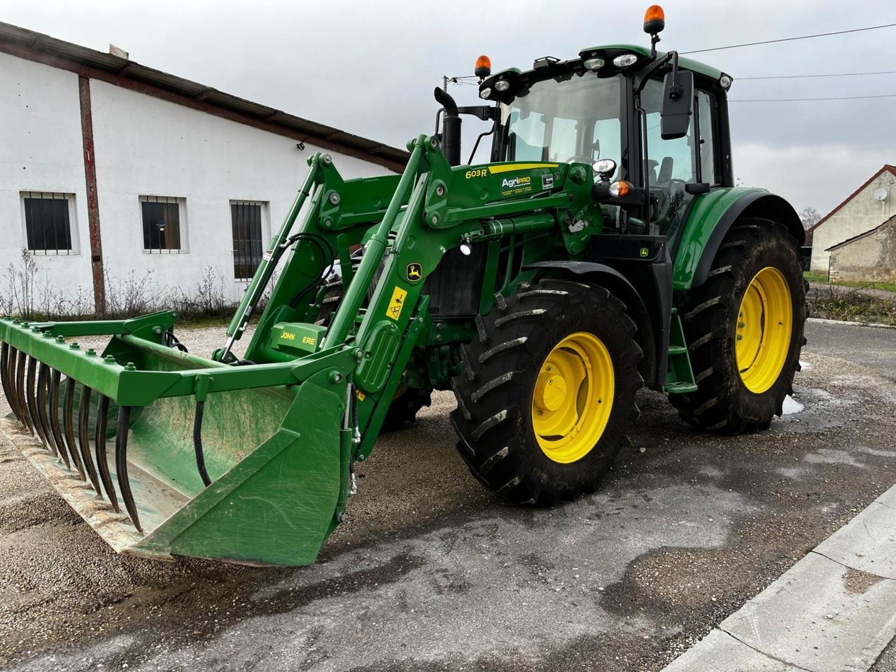 John Deere 6110 M Traktor 90.000 €