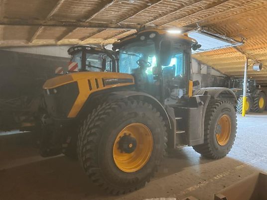 E-FARM: JCB Fastrac 4220 - Tractor - id PTCCEEN - €99,000 - Year of construction: 2018 - Engine hours: 5,300,Engine power (HP): 220,France