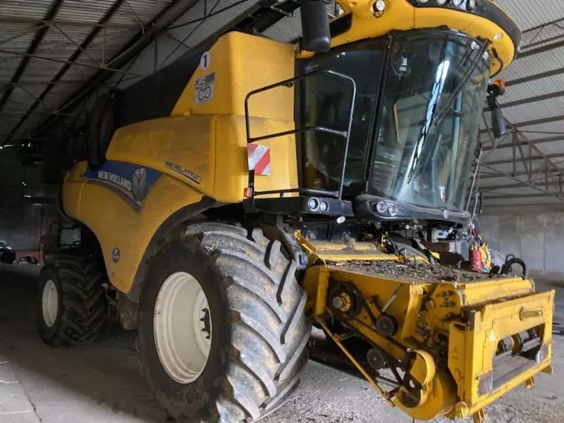E-FARM: New Holland cr9-90 - Kombajn - id JX7KH7T - Rok výroby: 2020 - Výkon motoru (HP): 571,Francie