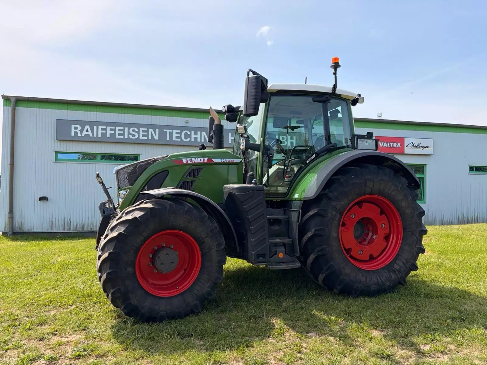 Fendt 724 Vario Tractor €147,500