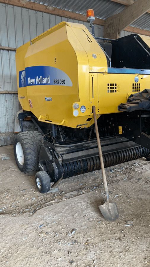 E-FARM: New Holland BR7060 Crop Cutter - Ballenpresse - id K75QCJX - 12.000 € - Baujahr: 2013 - Ballenanzahl: 17.434,Frankreich