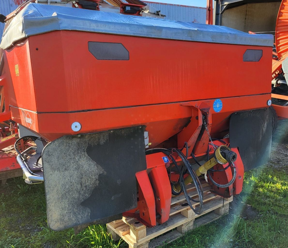 E-FARM: Kuhn axis 20.1 - Fertiliser spreader - id KIFDUZN - €5,500 - Year of construction: 2008 - France