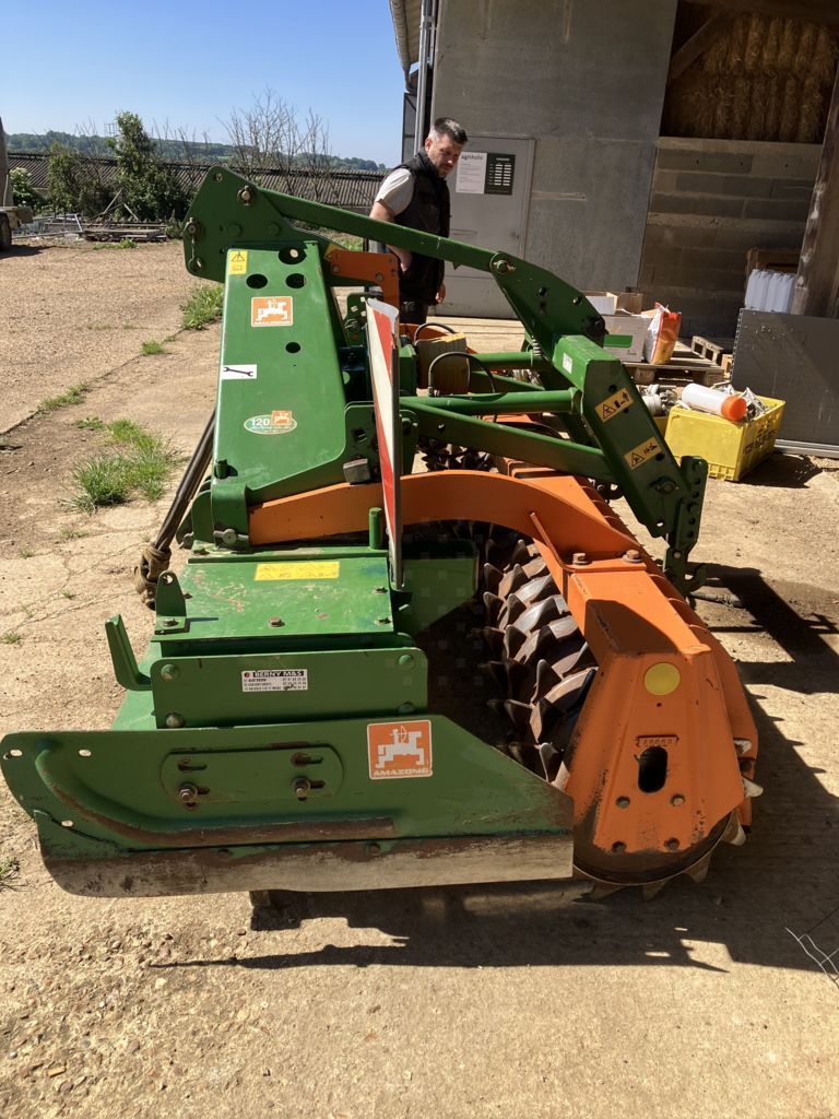 E-FARM: Amazone ke 303 - Kreiselegge - id CBURYZJ - 5.000 € - Baujahr: 2003 - Frankreich