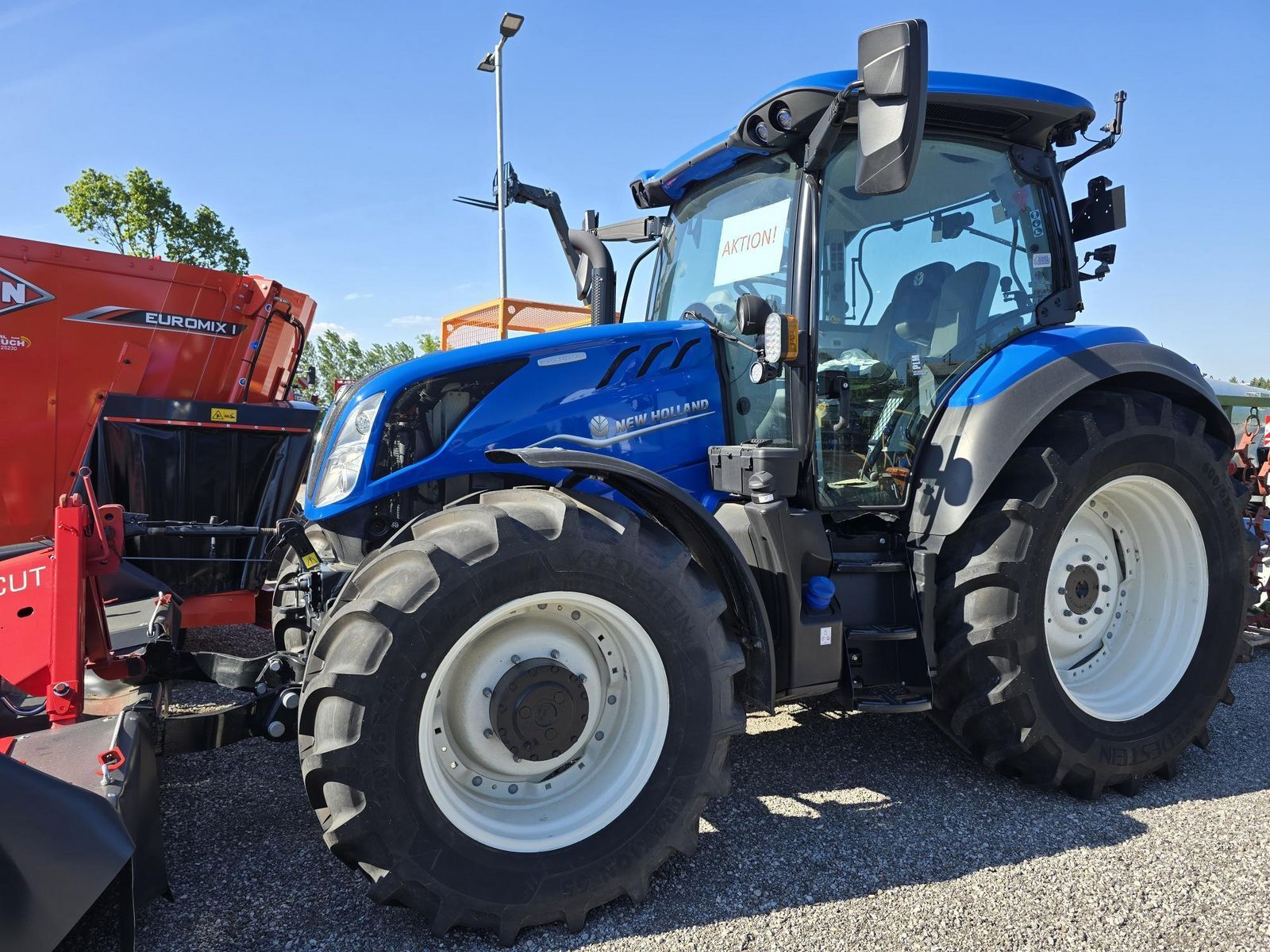 E-FARM: New Holland T5.120 - Traktor - id WYHMXLP - 85.417 € - Baujahr: 2025 - Abgelesene Motorstunden: 5,Motorleistung (PS): 120,Österreich