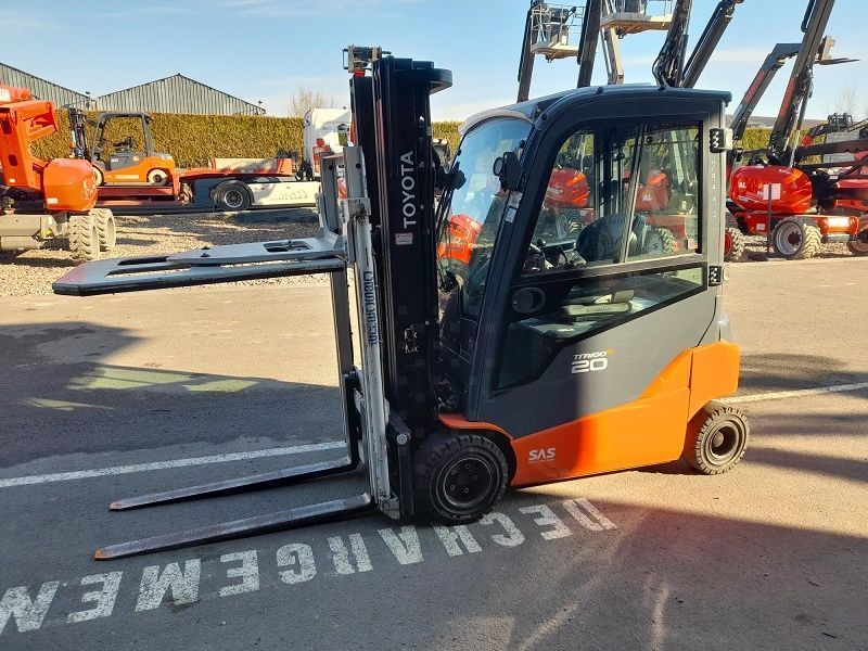 TOYOTA 8fbm20t Gabelstapler 19.000 €