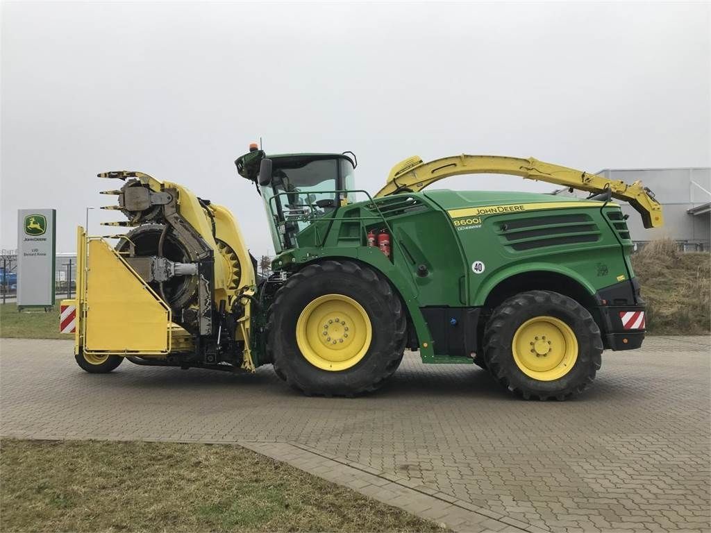John Deere 8600 Self propelled forage harvester €299,900