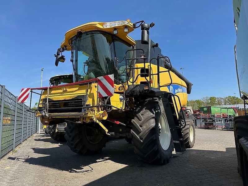 E-FARM: New Holland CX 8060 - Cosechadora - id K4DRIS1 - 97.500 € - Año: 2008 - Horas: 2530,Potencia del motor: 333,Alemania