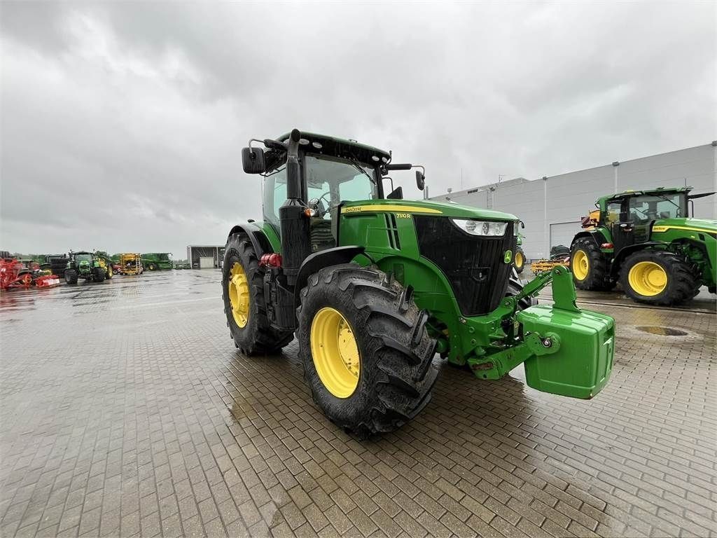 E-FARM: John Deere 7310 R - Tractor - id YYCJ1UG - €82,000 - Year of construction: 2017 - Engine hours: 7,282,Engine power (HP): 310,Lithuania