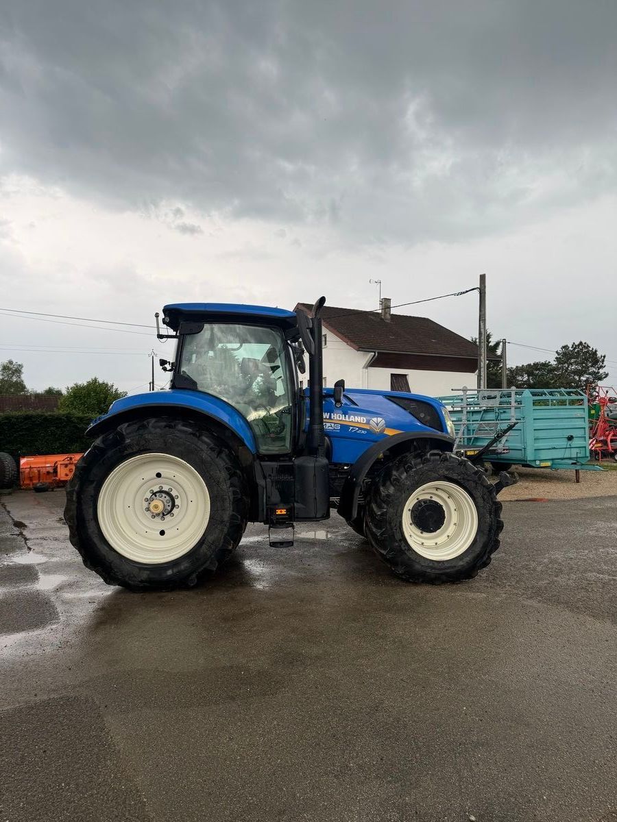E-FARM: New Holland T7.230 - Tractor - id SEMRAJI - €81,000 - Year of construction: 2019 - Engine hours: 4,700,Engine power (HP): 230,France