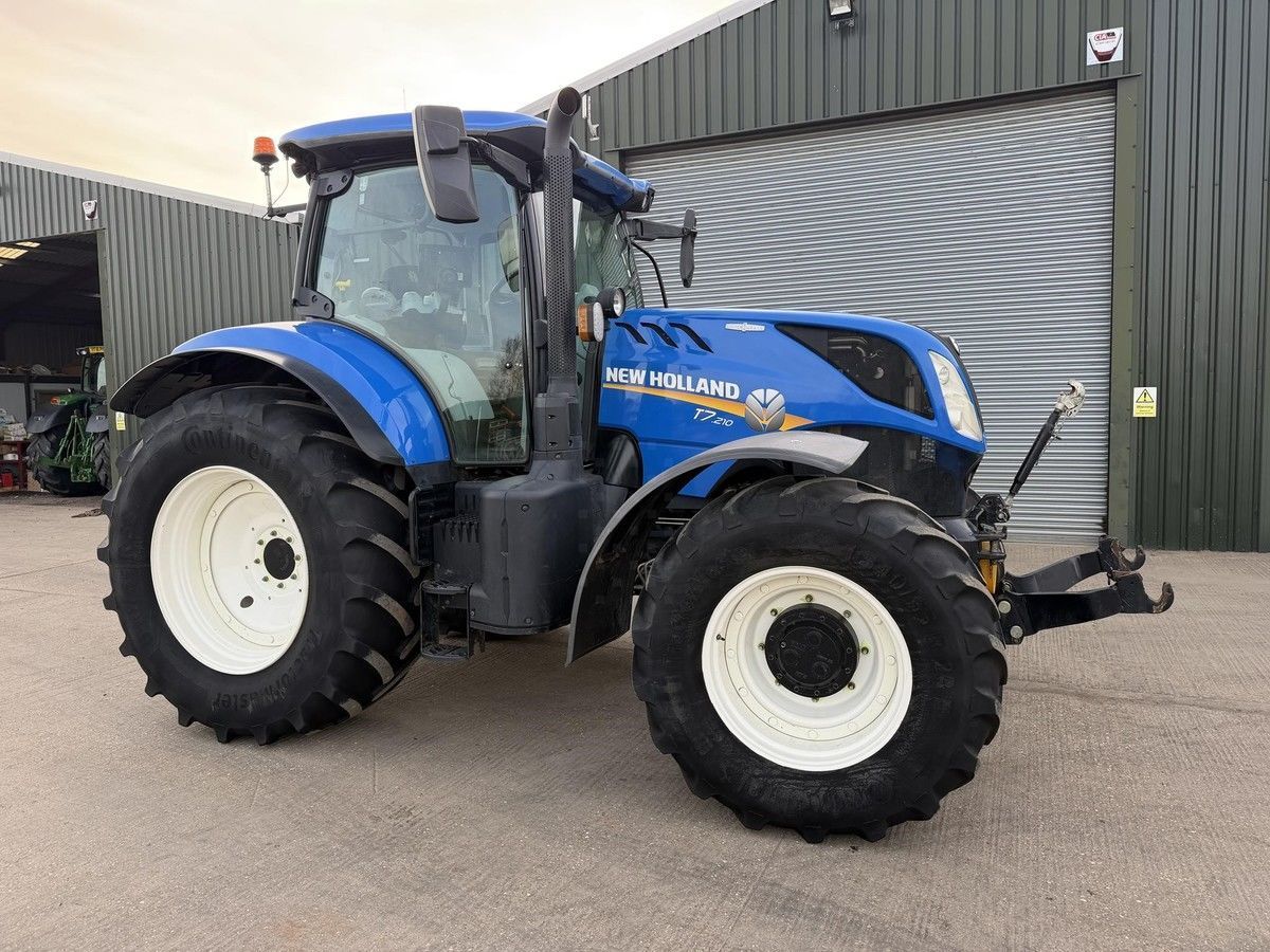 New Holland T7.210 Traktor 77 928 EUR