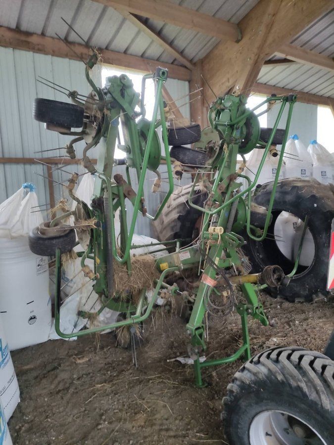 E-FARM: Krone KW 7.92/8 - Kreiselheuer - id AHYFM3N - 8.000 € - Baujahr: 2013 - Frankreich