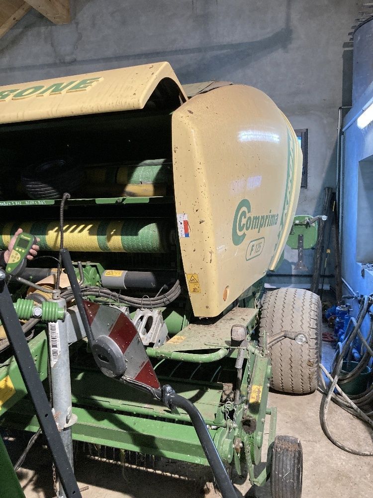 E-FARM: Krone Comprima F 125 - Πρέσσα - id HCLJGW9 - 18.000 € - Χρονία: 2014 - Συνολικός αριθμός παραχθέντων δεμάτων: 17.000,Γαλλία