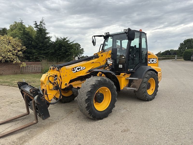 E-FARM: JCB tm 320s - Telehandler - id SDDQBQK - €46,138 - Year of construction: 2018 - Engine hours: 7,069,United Kingdom