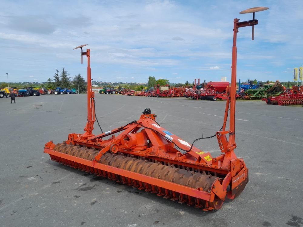 E-FARM: Kuhn hr 4002 d - Power harrow - id MLUCUKJ - €5,000 - Year of construction: 1997 - France