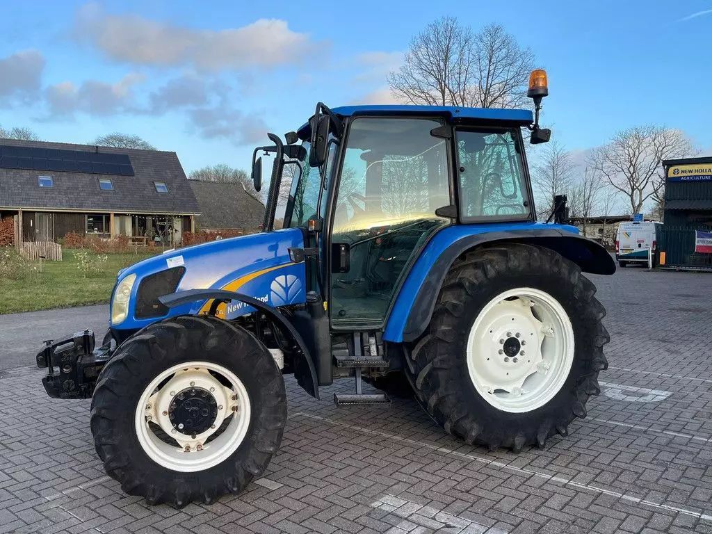 New Holland TL 90 A Tractor €28,500