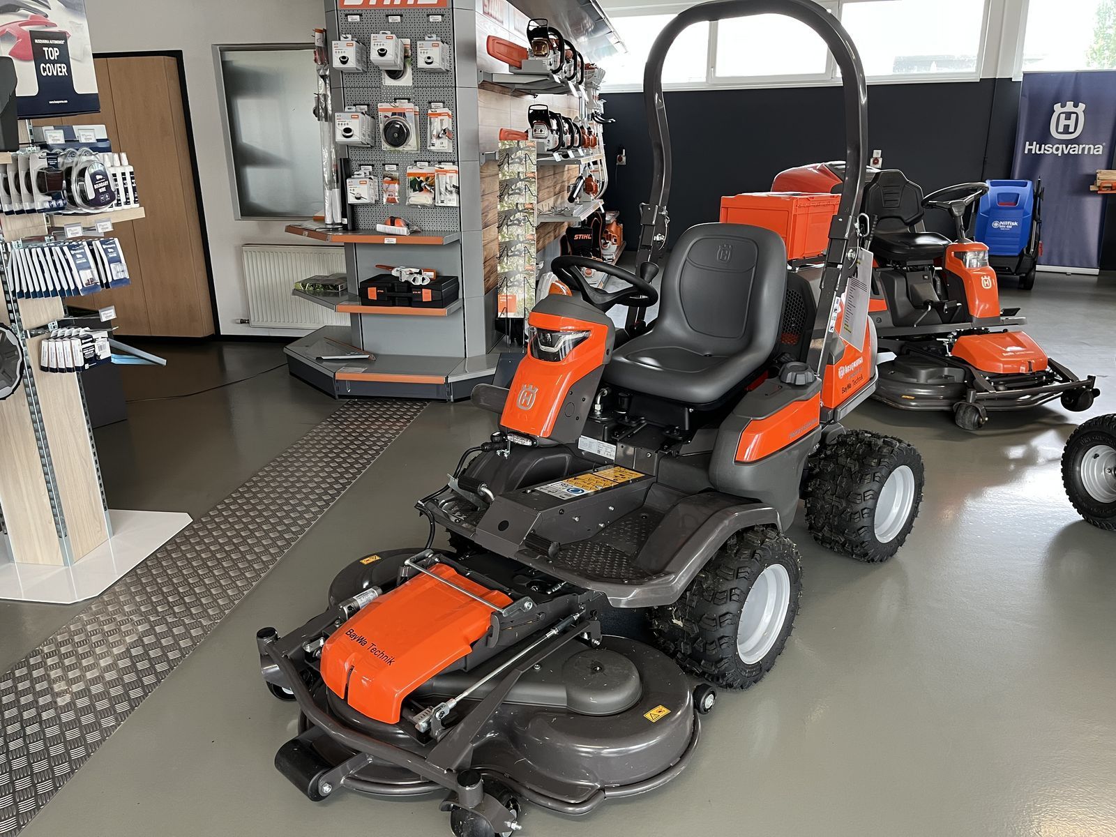 E-FARM: Husqvarna rider p 524xr efi - Fűnyíró - id YQGZBT1 - Gyártási év: 2024 - Ausztria