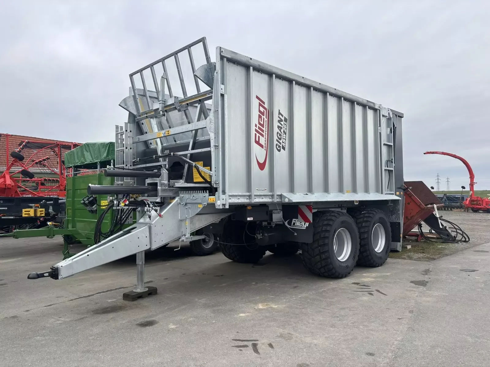 E-FARM: Fliegl asw 261 compact fox - Takarmányszállító - id Q3C1N2H - 39 917 EUR - Gyártási év: 2025 - Ausztria