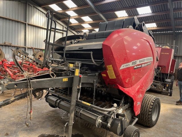 E-FARM: Massey Ferguson RB 4180V Xtra - Ballepresser - id DJXBXV5 - 25.000 € - Produktionsår: 2019 - Samlet antal producerede baller: 16.500,Frankrig