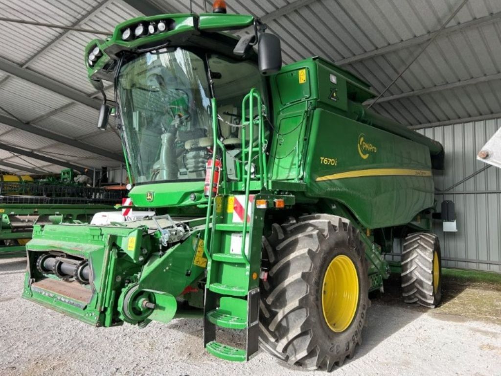 John Deere T 670 Moissonneuse-batteuse 265 000 €