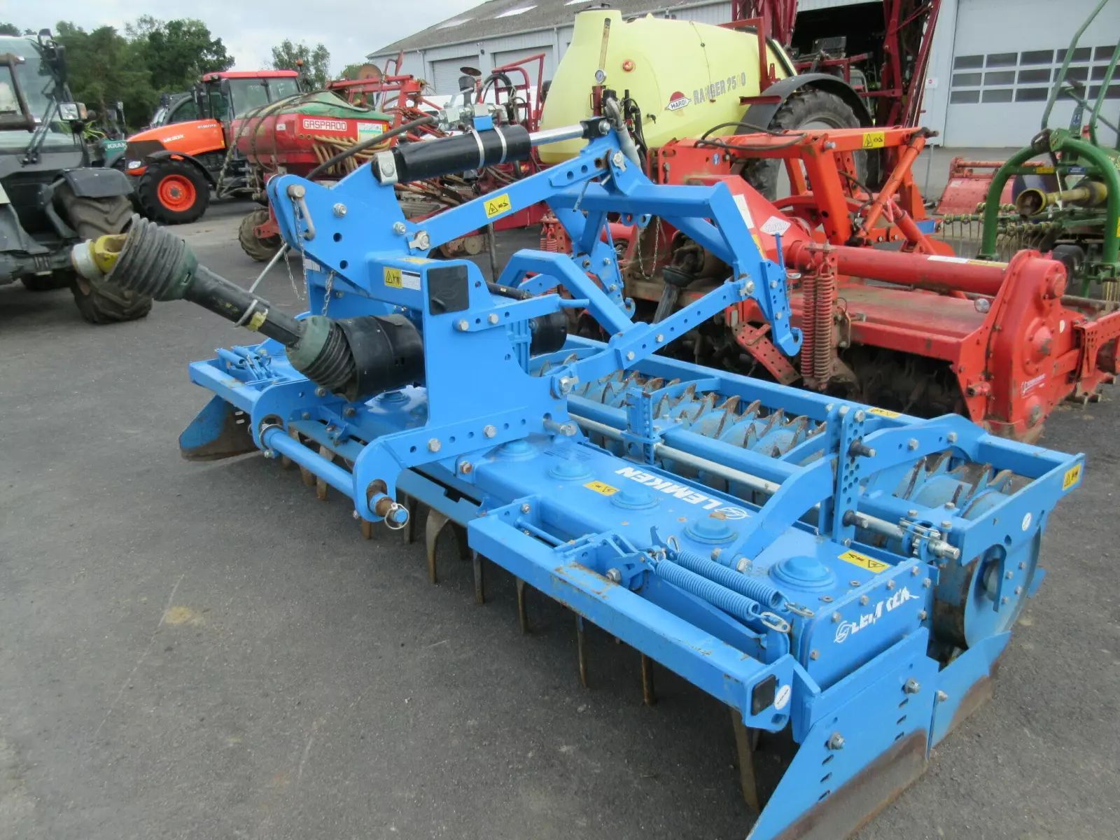 E-FARM: Lemken Zirkon 12/300 - Power harrow - id KLKJ4FQ - €20,000 - Year of construction: 2022 - France