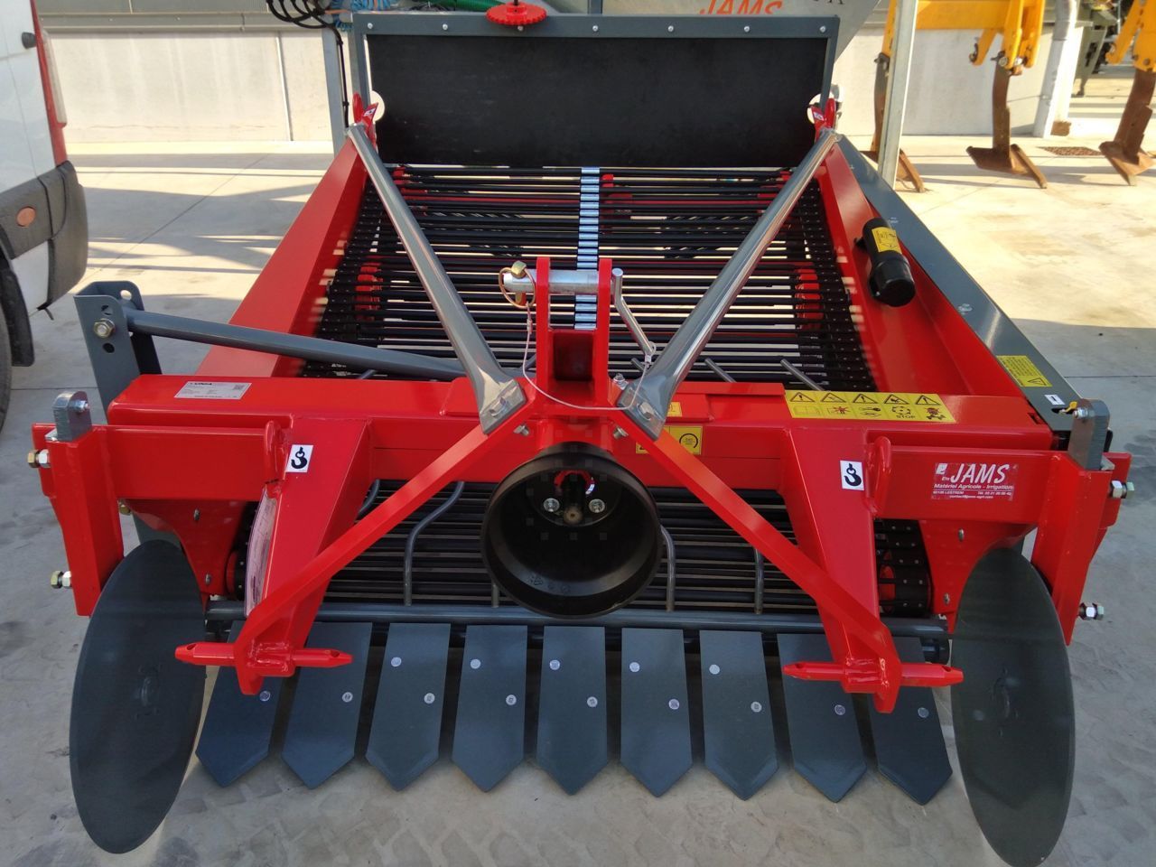 E-FARM: Unia wega 1400 - Arracheuse de pomme de terre - id WPWIHTC - 7 250 € - Année: 2023 - France